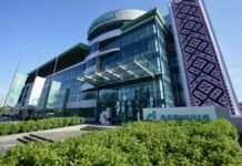 Фармкомпанія “Дарниця” до Дня вишиванки прикрасила офіс вишиванкою з традиційним орнаментом Лівобережжя Київщини