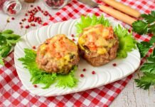 Проще, чем котлеты и отбивные: как приготовить сочные гнездышки из фарша (ВИДЕО)
