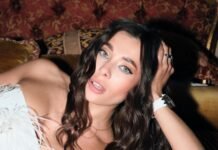 Неплях выставила фото поцелуев со своим избранником-предпринимателем
