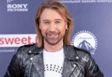 “Ответил хейтерам на их языке”: Олег Винник удивил странной выходкой посреди Праги (видео)