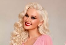 Бужинская показалась в купальнике со шнуровкой на отдыхе с мужем