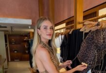 Невеста Стейтема оголила части тела в облегающем наряде в спортзале