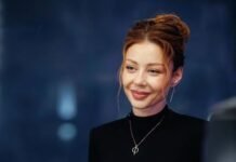 Тина Кароль неожиданно намекнула на вторую беременность: певица публично заговорила о материнстве после 40
