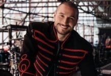 Певец Никита Киселев стал жертвой мошенников, выманивающих деньги у его фанаток