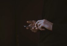 У Facebook та Instagram попри заборону знайшли рекламу з Китаю ШІ-застосунків, що "оголює" людей – ЗМІ