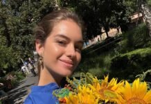 Кучеренко показала прогулку в облегающем мини в Одессе