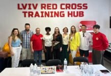 Представниці молодіжного Червоного Хреста Данії знайомляться з роботою колег з УЧХ