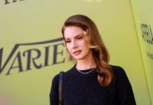 Лана Дель Рей показала редкие кадры с мужем