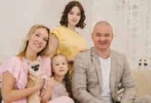 Жена Кошевого запостила пляжное фото с двумя дочерьми