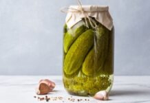Старинный рецепт без уксуса и варки: как заготовить идеальные соленые огурцы, которые сохранятся всю зиму