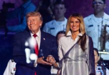 Мелания Трамп впервые за долгое время появилась на публике и показала стильный летний образ (ФОТО)