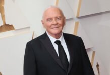 Заметно похудел: 88-летний Хопкинс показал свежее фото с женой