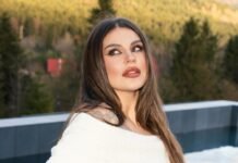 Зарицкая сверкнула голым животом на этно-фестивале