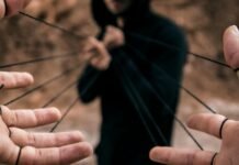 Фразы-ловушки, от которых вы теряете контроль: как распознать незаметную манипуляцию в разговоре