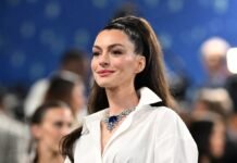 Енн Гетевей продемонструвала ефектний образ від українського бренду