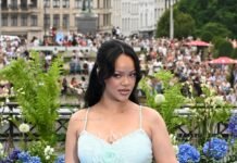 Ріанна стала обличчям легендарного аромату Dior та вересневого Elle