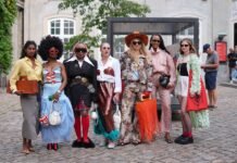 Бахрома, оверсайз та яскраві принти: головні street style тренди від гостей Тижня моди в Копенгагені