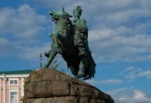 У Києві зняли захисний каркас із пам’ятника Богдану Хмельницькому: як він виглядає тепер