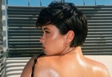 Lida Lee показала летний отдых в купальнике, который расстегнула
