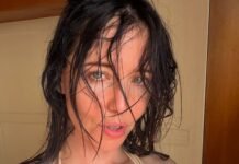 Дорофеева сверкнула ягодицами на причале в коротких шортах и прозрачной накидке