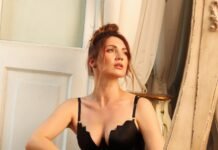 Цибульская снялась в мини и поведала о влюбленнем в нее преподавателе