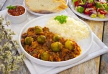 Куриные сердечки с беконом и брюссельской капустой