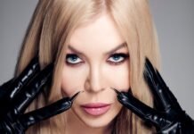 Билык снялась на фоне искусственного мужского достоинства и задала вопрос