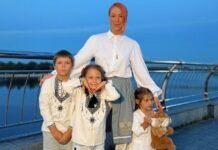 Тарабарова переехала из-под Киева и отвела дочь в первый класс в другом городе