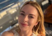 Лохан выставила спортивные селфи из ОАЭ