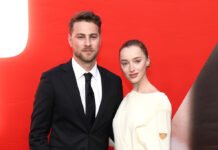 Звезда «Бриджертонов» Фиби Дайневор тайно вышла замуж во Франции