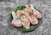 Большинство зря переплачивает: какая часть курицы на самом деле самая полезная и выгодная