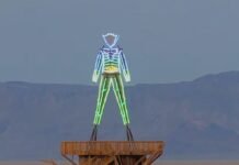 Найяскравіші артоб’єкти на Burning Man 2026: машина-мутант, Ейфелева вежа і не тільки