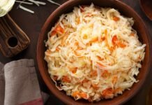 Неподходящая соль испортит квашеную капусту: какой вид подходит идеально