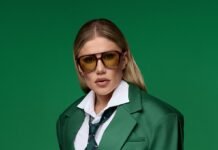 “Це шах і мат, baby”. Альона Омаргалієва прикрасила банківські картки своїми хітами