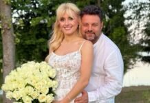 «Учимся жить дальше»: муж Федишин рассказал о ее состоянии после потери дочери