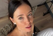 Дорофеева показала в спортзале ягодицы в облегающих шортах