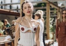 Редкие фото: Соловий показала, как отдыхает с родителями на пляже