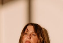 “Чи разом?”, Біля серця” и другие хиты певицы KOLA, которые разрывают украинские чарты (ВИДЕО)